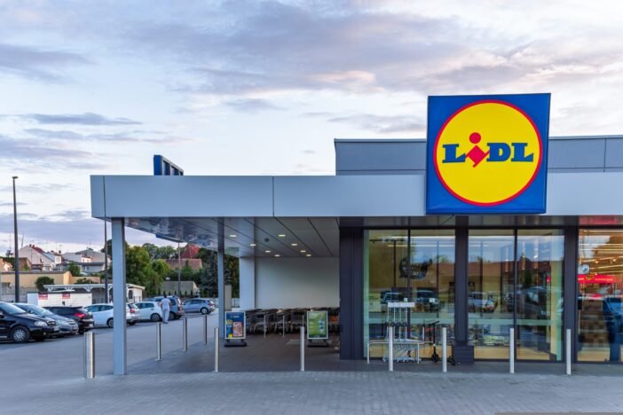 Kirúgtak egy Lidl-dolgozót Angliában, mert megivott egy 17 pennys vizet Kirúgtak egy Lidl-dolgozót Angliában, mert megivott egy 17 pennys vizet
