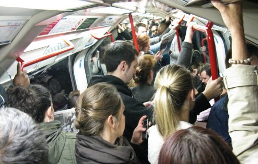 Nőket molesztáló perverzt kaptak el "akció" közben a londoni metrón 2