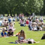 Érkezik a melegebb idő Angliába – a Met Offie szerint heteken belül akár az első mini hőhullám is megérkezhet