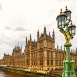 Az angol parlamenti képviselők £7,000 fizuemelést kapnak, míg nekünk adóemelés és támogatás megvonás jutott