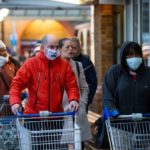 Egy nap alatt 5000 fölé ugrott a fertőzöttek száma Nagy-Britanniában: friss adatok és infók