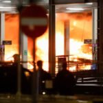 Újabb hírek a Luton reptéri hatalmas tűz kapcsán: kiderült, mi okozta a tüzet, videón a parkoló beomlása, és még több járattörlés