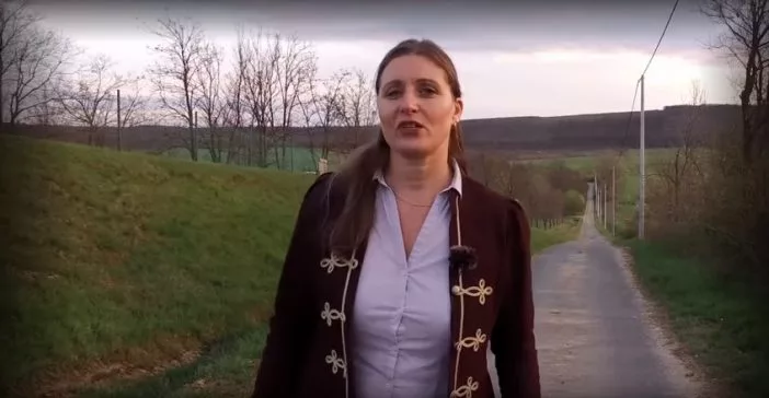Az összes magyar erről a videóról beszél: fogynak a magyarok, sokan el is költöznek, de vajon ez-e a helyes módja a szülésre buzdításnak? 2