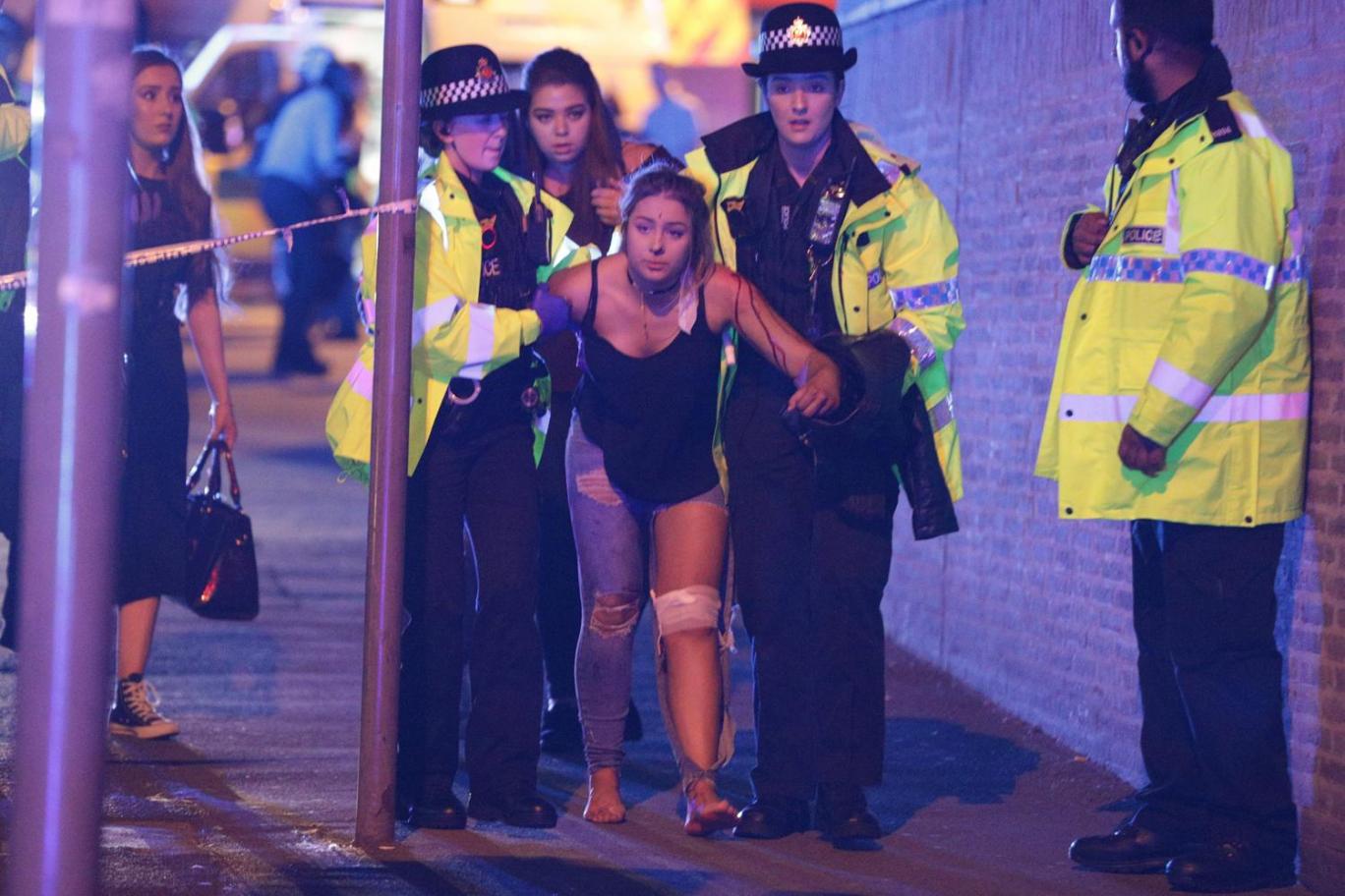 Újabb terrortámadás Angliában: bombát robbantottak Manchesterben, 22 halott 2