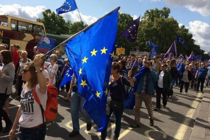 Több tízezer ember vonul London utcáin: tüntetés a Brexit ellen 2