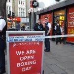 15 éves fiút szúrtak le egy vásárlókkal teli üzletben Karácsony másnapján Londonban