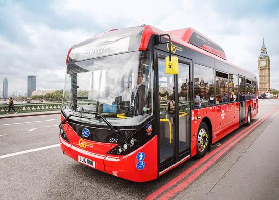 Vadi új buszok érkeznek Londonba, olyan újításokkal, amit a mobiltelefont használók imádni fognak 2