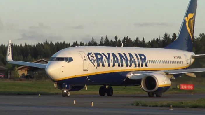 Több mint 20 angliai járatot töröltek a Ryanairnél: volt, aki csak a becsekkolásnál tudta meg 1
