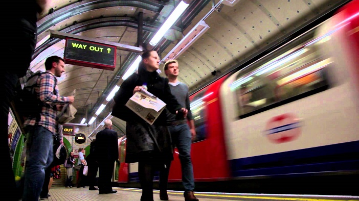 Ingyenes lesz a tömegközlekedés Londonban szilveszter este: Itt vannak a részletek 2
