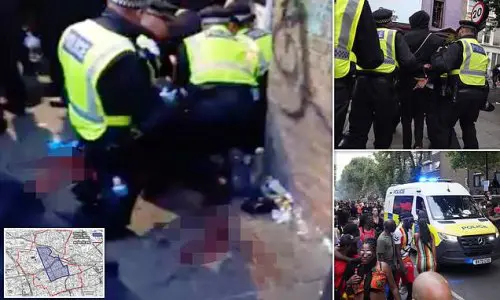 Egy nő gyereket szült, egy srácot pedig halálra késeltek a Notting Hill Carnival kellős közepén a tömegben Londonban – több, mint 200 embert tartóztattak le