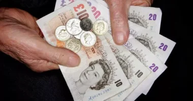 Emberek milliói kapnak újabb durván £780-ot Nagy-Britanniában