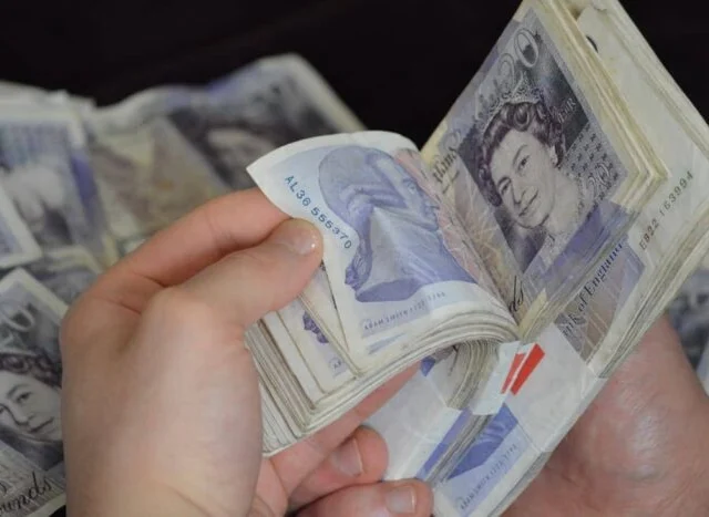 Mennyiből lehet megélni Angliában 2026-ban? – Valós havi költségek magyar szemmel