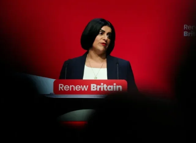 Radikális változtatás jön a menekültügyi rendszerben Nagy-Britanniában – így módosul a menekült státusz és a letelepedés