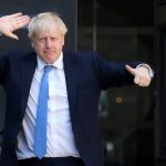 Boris Johnson közzétette a kijárási korlátozás következő fázisára vonatkozó módosításokat