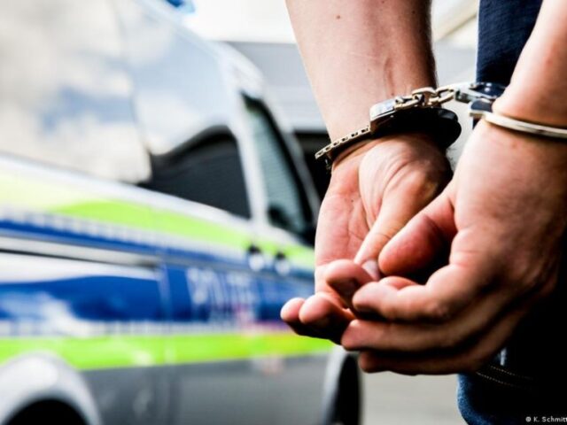 Hatalmas felháborodás Angliában: szabadon távozhat a 14 éves iráni migráns fiú, aki megerőszakolt egy lányt