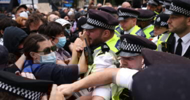 Elszabadulhatnak az indulatok, még több erőszakos összecsapásokba torkolló tüntetés jöhet Nagy-Britanniában