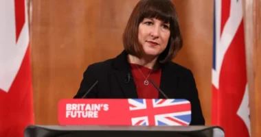 Visszavonulót fúj a brit kormány a minimálbér emelése kapcsán, ami az angliai magyarokat is érinti