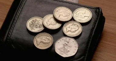 Rengeteg alacsony fizetésű dolgozó bére fog hamarosan ismét emelkedni Nagy-Britanniában, ráadásul a fiatalok duplán örülhetnek