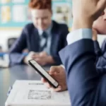 Teljesen betiltanák a mobiltelefonok használatát a diákoknak az iskolákban egész Nagy-Britanniában