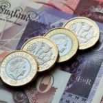 Holnaptól emelkedik a minimálbér Nagy-Britanniában: ki és mennyivel kap többet