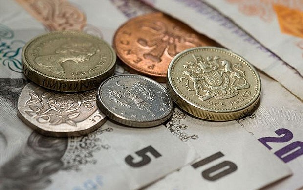 Holnaptól nagyot emelkedik a minimálbér Nagy-Britanniában és az adósávok is változnak 2