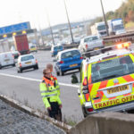 Saját és anyukája életét mentette meg egy 8 éves kisfiú, amikor édesanyja elájult vezetés közben Angliában