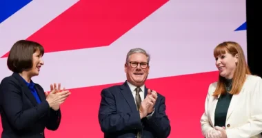 Több mint 7 millió munkavállaló kap új jogokat az első munkanapjuktól kezdve az Egyesült Királyságban