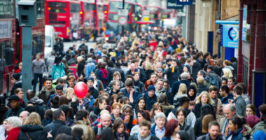 Emberek milliói számára változott a munkaórákkal kapcsolatos törvény Nagy-Britanniában