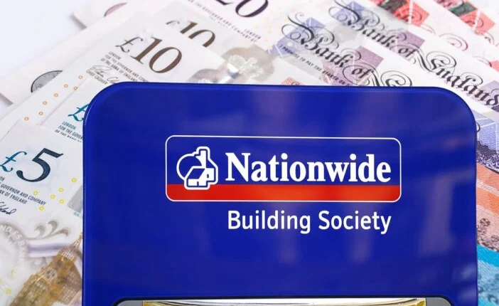Ismét milliók kapnak 100 fontot Nagy-Britanniában "csak úgy" - a Nationwide hivatalosan is megerősítette