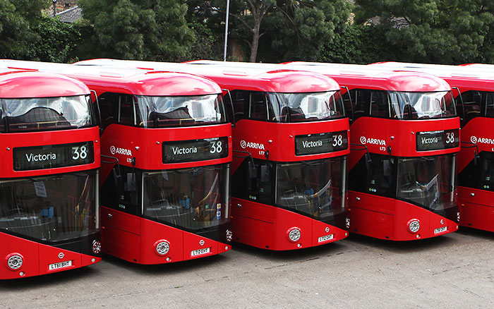 500 Új busz és sofőr nélküli autók érkeznek Londonba 5