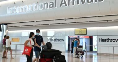 Koronavírus UK: végre esik a fertőzöttek száma, és újabb országok a „tiltólistán”