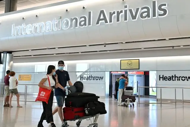 Koronavírus UK: végre esik a fertőzöttek száma, és újabb országok a „tiltólistán”