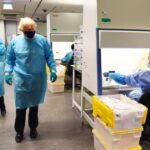 Koronavírus UK: friss infók az oltással és a korlátozásokkal kapcsolatban