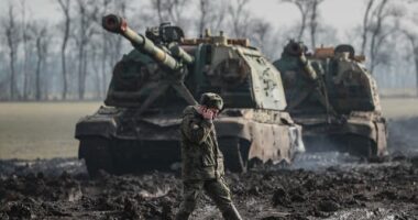 Küszöbön a háború: Oroszország megindította a csapatait Ukrajnába