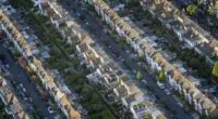 Sok családnak £100-tal is emelkedhet a Council tax áprilistól