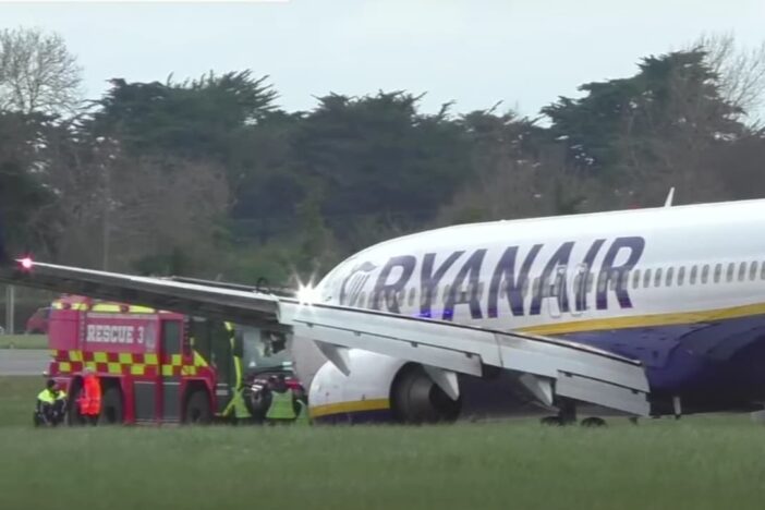 Vészhelyzet a Ryanair egyik angliai járatán – leszállásnál meghibásodott az első kerék 4