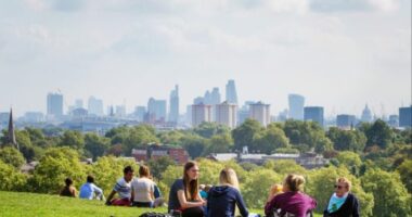 Akkor most mikortól is találkozhatunk végre többen a barátainkkal / szeretteinkkel Angliában?
