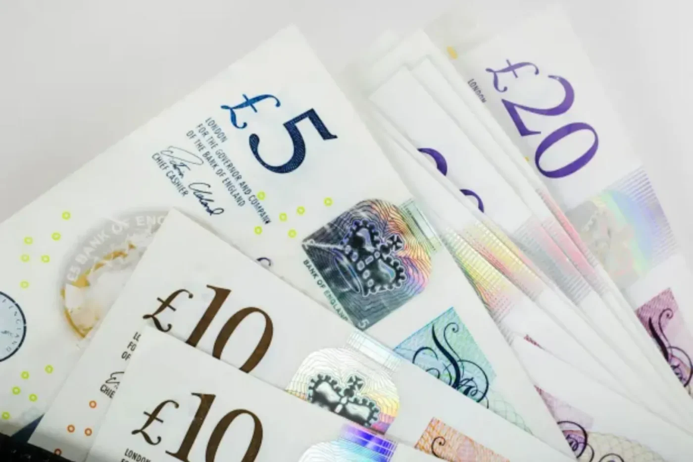 Jelentős változás jön Nagy-Britanniában: több mint 300 ezer ember tarthat meg több pénzt a fizetéséből Jelentős változás jön Nagy-Britanniában: több mint 300 ezer ember tarthat meg több pénzt a fizetéséből