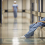 21 ezer NHS dolgozó veszítheti el a munkáját – súlyos a válság a brit egészségügyben