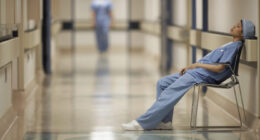 21 ezer NHS dolgozó veszítheti el a munkáját – súlyos a válság a brit egészségügyben