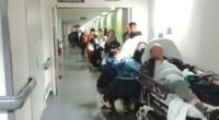 Borzalmas állapotok az NHS-nél: naponta közel 3000 beteget folyosókon és várókban kezelnek Angliában