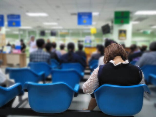 Válságban az NHS: már a kórházi ágyak számát, a gyermekek és rákbetegek ellátását csökkentik