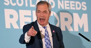 „Mi lesz velünk, ha Farage tényleg hatalomra kerül?” – amit a Reform UK tervei jelenthetnek az angliai magyaroknak