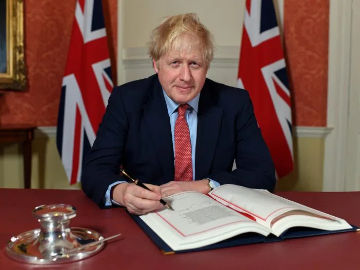 kilépés boris johnson