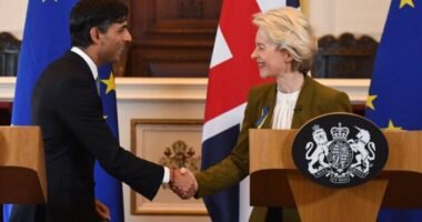 A brit miniszterelnök tegnapi nagy bejelentése: megszületett az „új” Brexit megállapodás