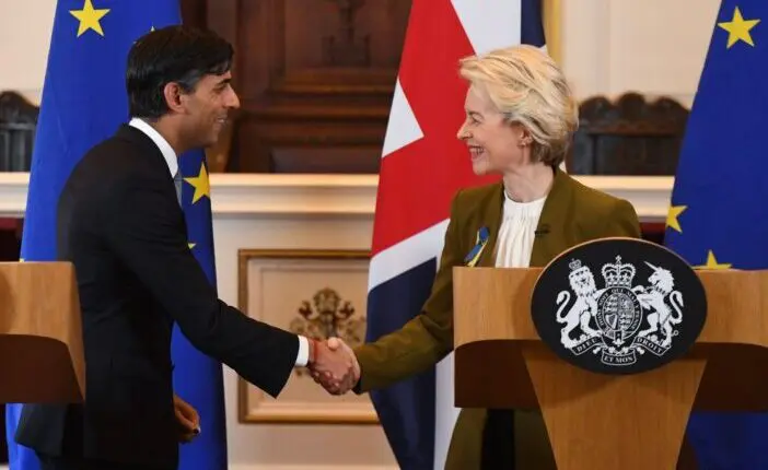 A brit miniszterelnök tegnapi nagy bejelentése: megszületett az „új” Brexit megállapodás