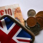 Ennyi pénzt lehet keresni Angliában a 125 legtipikusabb munkával