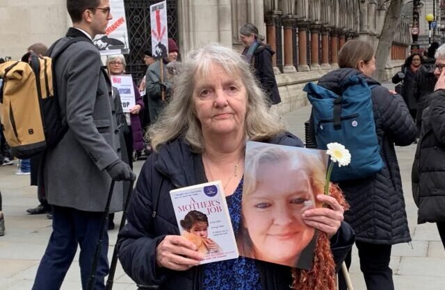 Egy mozgáskorlátozott nő öngyilkos lett Angliában, miután tévesen megvonták a támogatásait