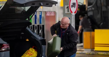 Otthonról dolgozásra szólítják fel az embereket – súlyosbodik az energiakrízis Nagy-Britannia különösen érintett