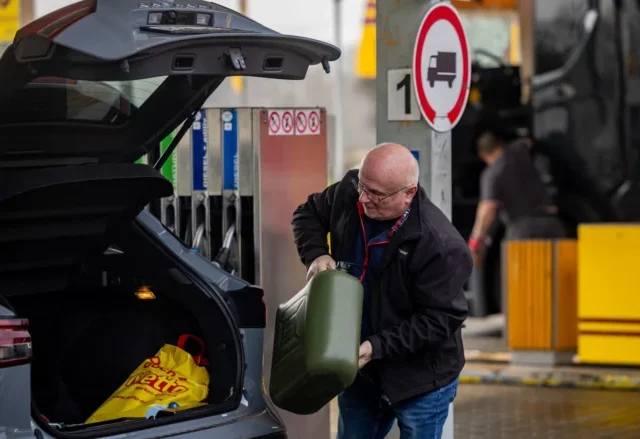 Otthonról dolgozásra szólítják fel az embereket – súlyosbodik az energiakrízis Nagy-Britannia különösen érintett